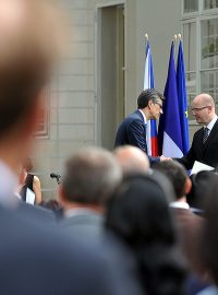 Francouzská recepce pořádaná při příležitosti výročí pádu Bastily, Bohuslav Sobotka (vpravo) a Jean-Pierre Asvazadourian