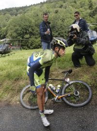 Španělský cyklista Alberto Contador po pádu v 10. etapě odstoupil z Tour de France