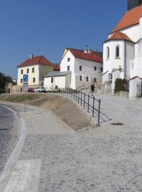 Parkovací místa přibyla i na nábřeží Ladislava Stehny