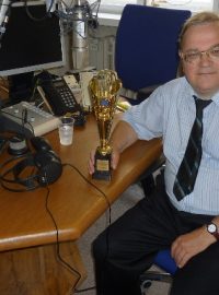 Znalec Bible Zdeněk Soviš s trofejí