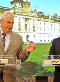 Prezident Miloš Zeman (vlevo) Bohuslav Sobotka (vpravo), Úřad vlády