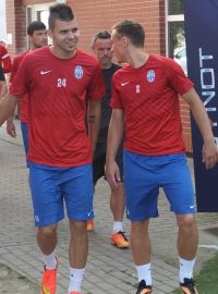 Útočník Michal Ďuriš (vlevo) před tréninkem