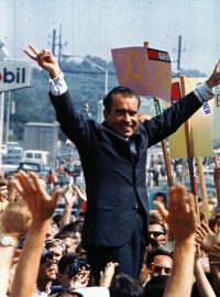 Richard Nixon při své prezidentské kampani v červenci 1968