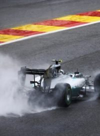 Pilot formule 1 Nico Rosberg s vozem Mercedes na okruhu Spa-Francorchamps