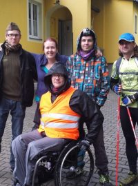 ZTePilí muži na cestách: David Szotkowski a Miroslav Večeřa právě s kamarády právě vyrážejí na třetí etapu z Lipové-lázní