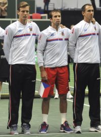 Český daviscupový tým: zleva nehrající kapitán Jaroslav Navrátil, Tomáš Berdych, Radek Štěpánek, Lukáš Rosol a Jiří Veselý