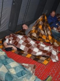Hasiči nacvičovali v Cholticích u Pardubic zásah při požáru hudebního klubu