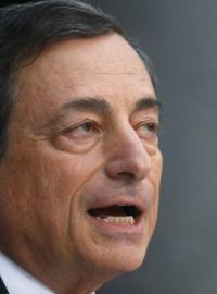 Evropská centrální banka (ECB) začne podporovat slábnoucí ekonomiku eurozóny oznámil její předseda Mario Draghi (archivní foto)