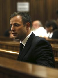 Oscar Pistorius 12.9. před soudem v Pretorii