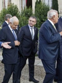 Účastníci pařížské konference jednali o společném postupu proti teroristům z Islámského státu