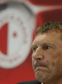Trenér Slavie Miroslav Beránek se musí obejít v derby bez útočníka Balaje