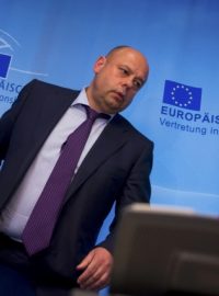 Ukrajinský ministr energetiky Jurij Prodan při příchodu na tiskovou konferenci v Berlíně