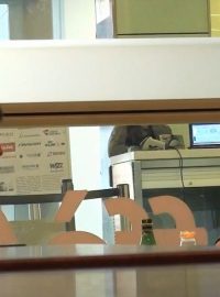 Reportér Radiožurnálu našel obchodníka, který popsal, jak dostat zbraně na Ukrajinu