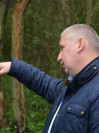 Josef Pešek získal ocenění Gentleman desetiletí za záchranu života dvou lidí, kteří po nehodě zůstali uvězněni v hořícím autě