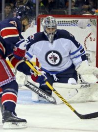 Český brankář Ondřej Pavelec byl hlavní hvězdou utkání Winnipegu na ledě Rangers