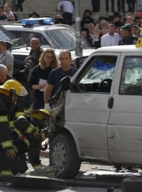 Izrael, Jeruzalém. Muž s dodávkou najel do lidí čekajících na tramvaj
