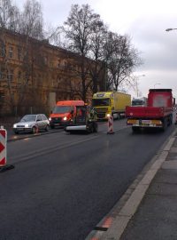 Silničáři dokončují v Jaroměři poslední úsek hlavního dopravního tahu