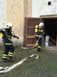 Hasiči nacvičovali zásah při požáru na zámku v Duchcově