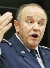 Velitel sil NATO v Evropě Philip Breedlove