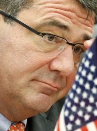 Ashton Carter by se mohl stát novým ministrem obrany USA (archivní foto z července 2012)