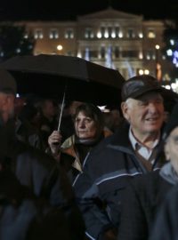 Řečtí důchodci protestovali v Aténách proti snižování své životní úrovně. 10. 12. 2014
