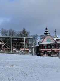 Jurkovičovy stavby - vyhořelý Libušín a Maměnka