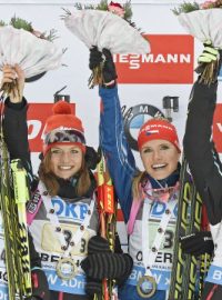 České biatlonové kvarteto se raduje z triumfu ve štafetě v Oberhofu