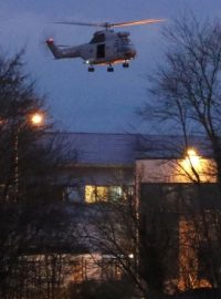 Zásah policie u tiskárny v Dammartin-en-Goële, kde se útočníci zabarikádovali