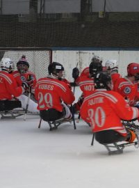 Exhibiční utkání sledge hokejistů pod širým nebem Východ - Západ