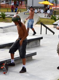 Všichni skateboardisti mají na hlavě helmu. Vstup je volný, ale pravidla se tu dodrżují