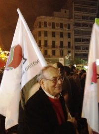 Příznivci Syrizy slaví před volebním stanem v centru Atén