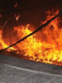 Vědci zkoumali, jak se šíří oheň v uzavřených prostorách velkých rozměrů