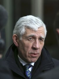 Britský exministr zahraničí Straw nabízel za úplatu politické lobbování pro soukromou firmu