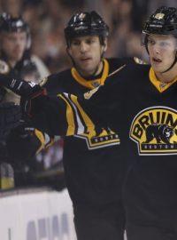 David Pastrňák se raduje z gólu v dresu Boston Bruins