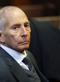 Policie Robert Dursta, člena rodinného impéria Durst Company, zadržela v souvislosti s vraždou jeho mluvčí