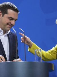 Řecký premiér Alexis Tsipras se v Berlíně sešel s německou kancléřkou Angelou Merkelovou