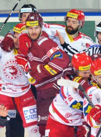 Strkanice ve třetím semifinálovém zápase play-off mezi Spartou a Třincem