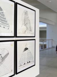 Kresby a koláže Jana Kaplického vystavuje od 11. dubna Národní galerie v Praze ve Veletržním paláci