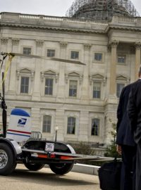 U amerického Kapitolu přistála malá helikoptéra. Kongresmeni chtějí incident prošetřit