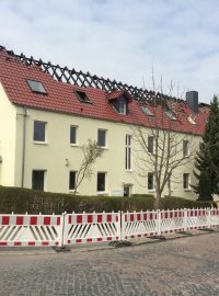 Ubytovnu pro uprchlíky v Tröglitz, kde mělo nalézt nový domov 40 azylantů, zapálil neznámý pachatel