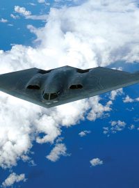 Některá letadla jsou neviditelná pro radary, jako například bombardér B-2. Pro lidský zrak jsou však viditelná až až