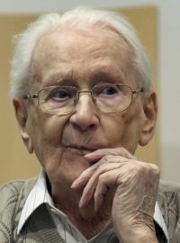 Bývalý účetní z Osvětimi Oskar Gröning je obžalován z napomáhání vraždě ve 300 tisících případech