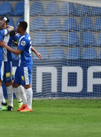 Liberečtí fotbalisté se radují z druhého gólu do sítě Teplic, o který se postaral Erich Brabec
