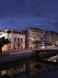 Divadelní náměstí Karlovy Vary