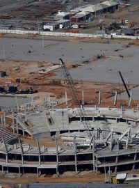 Rozestavěný stadion v Rio de Janeiru, kde se budou odehrávat tenisová klání