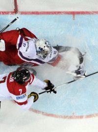 Ondřej Pavelec se v utkání s Rakouskem blýskl zejména zákrokem proti tutovce Briana Leblera