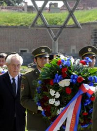 Prezident Miloš Zeman položil v Terezíně květiny a přednesl projev