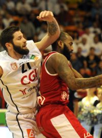 Basketbalisté Nymburku vyhráli v Děčíně a jedna výhra je dělí od zisku mistrovského titulu