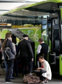 Ze stávky strojvůdců profitují autobusoví dopravci