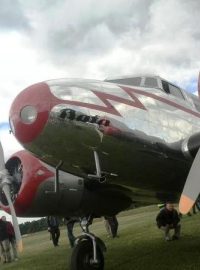 Letoun Lockheed Electra dosedl na přistávací plochu